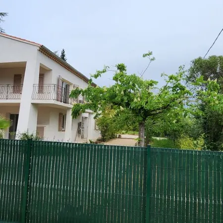 Romarin, un Appartement T3 Climatisé, Tout Confort, au Cœur de la Provence