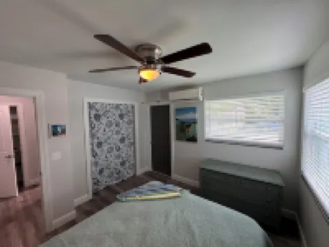 875 Oasis #4 Location!