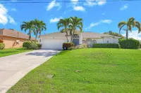 Beautifully decorated neighborhood home near beaches, dining, golf and fishing
