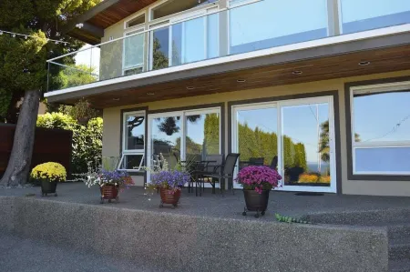 Peaceful Seattle Luxury Estate Romantic Seaview Guesthouse Отели рядом с достопримечательностью «Sakya Monastery of Tibetan Buddhism»