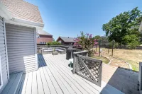 Bentonville Dream House Hotels near Bentonville Town Square