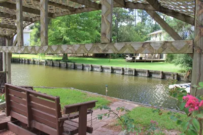 Beautiful Lakefront Home  - 4BR/3BA - Huge Lot! - 400ft of bulkhead - Boathouse