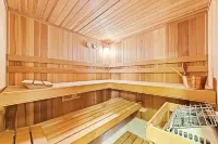 Spacious luxury home, 22 min from Boston and 20 min from Gillette Stadium.