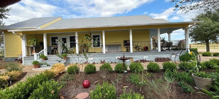 High Point 1912 Charming Farmhouse in Red Rock on Six Acres with 2 Zone AC, WiFi Hotels in Bastrop County