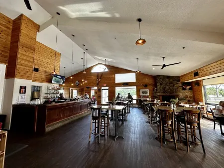 Beautiful & Clean 2 Bedroom Mille Lacs Rental at Izatys - Contactless Check-in