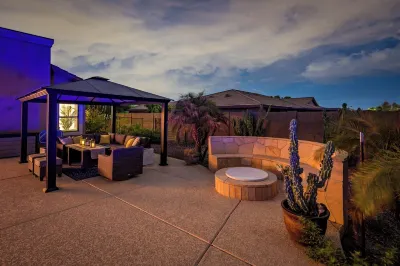 Beautiful backyard oasis w/free heated diving pool Hotels near Varney Park