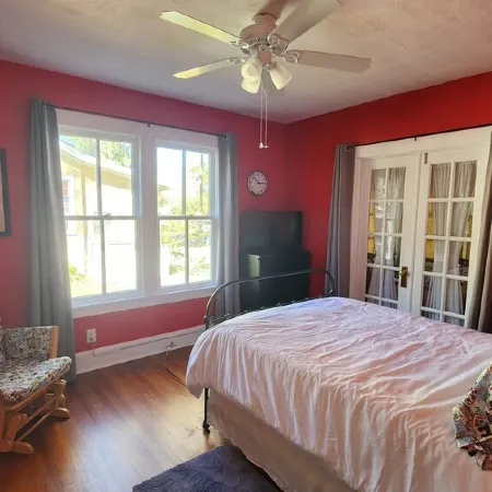 Charming Mt Dora 2 Bedroom Home - 1 Mile from Historic Downtown!