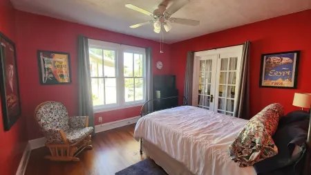 Charming Mt Dora 2 Bedroom House - 1 mile from Historic Downtown!