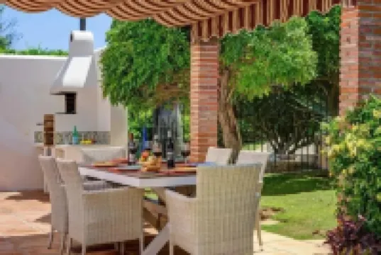 Beautiful Villa set in a quiet cul-de-sac close to all amenities