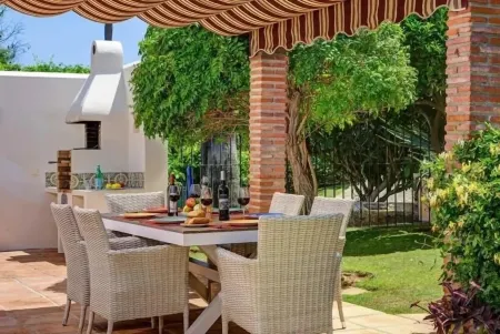 Beautiful Villa set in a quiet cul-de-sac close to all amenities