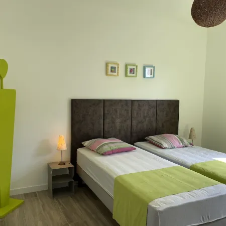 VERY LARGE NEW APARTMENT 300 m from the beach SUPERB SEA VIEW 6/8 PP