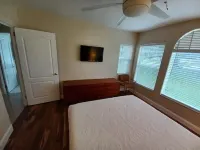 Drayton Place Staycation - Private Lk/Pk Front Ste