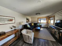 Mid Century Gem! Close to campus, downtown and bus stop. Clean and comfortable. Hotels in Gunnison