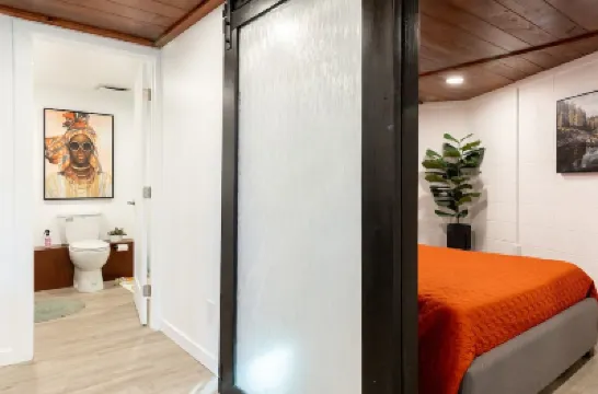 Logger Creek Walkout~ Waterfront Getaway 酒店