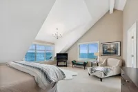 Spectacular waterfront Bainbridge Island Home. Breathtaking views! Hotels near Gazzam Lake Preserve