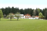 Ferienwohnung Holzebenhof - Urlaub in Traumhafter Alleinlage Hotels in Drachselsried