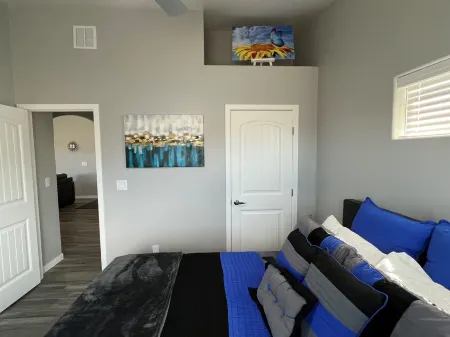 New Build!  Sunflower Cottage Perfect Summer Getaway! on 2 Acres! Отели в г. Коконино