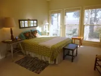 Central to Beaufort, HHI, birding refuges, Parris Island. Pet & family friendly.