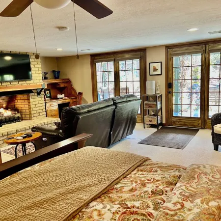 Private Entry Studio with Gas Fireplace @ I-71 Polaris Near Chase