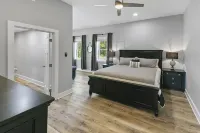 Lakefront House at Summer Breeze w/ Private Dock w/ Kayaks