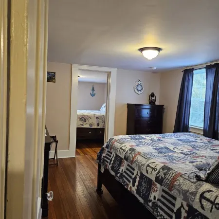 Mystic Home Perfect for Families- Easy Walk to Downtown. .