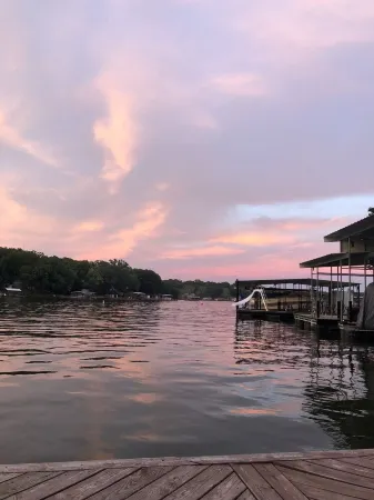 Updated lake house guest suite with Great Views, Easy Lake Access, Swim Dock