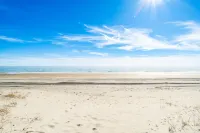 Oceanfront stunner in Emerald Isle - 2-stjärniga