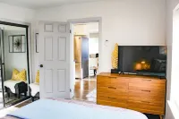 Stay near Point Defiance Park in our charming 1-bedroom cottage Hotels near Point Ruston