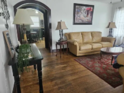 A Charming Craftsman's Cottage that is 5 minute walk from downtown Greeneville. Hoteles en Greeneville