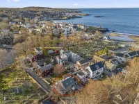 2Br Home Minutes to Downtown Rockport+Beach!