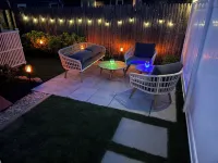 Entire cottage, walk to/from ferry & downtown, newly renovated, parking on site