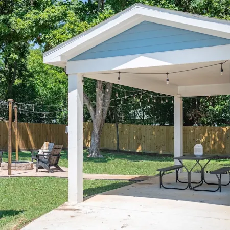Modern Cottage 3 Bed 2 Bath, Close to Downtown
