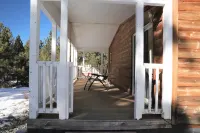 Spacious family home just waiting for you & yours to begin your next adventures Hotels in Teller County