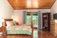 RestfulLodge - Lakefront/15 Acres/Private Dock/Private Disc Golf Course/Kayaks