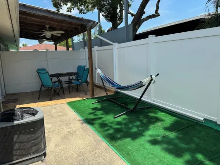 The perfect place very close to downtown and beaches! PETS ARE WELCOME!!