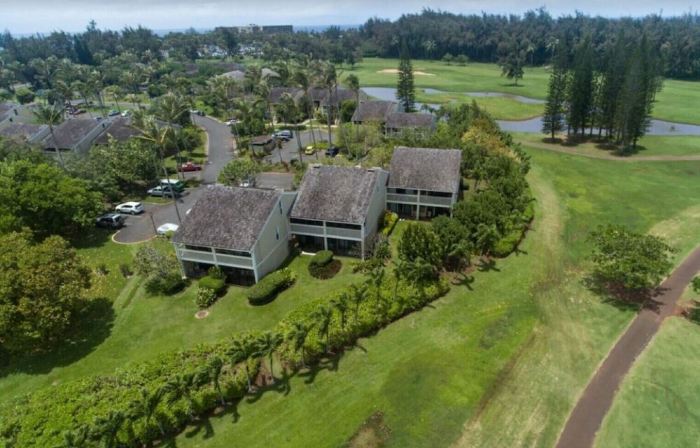 Turtle Bay- Full Kitchen, Two Full Baths - Rated 9.6 Out of 10! - Walk to Beach!