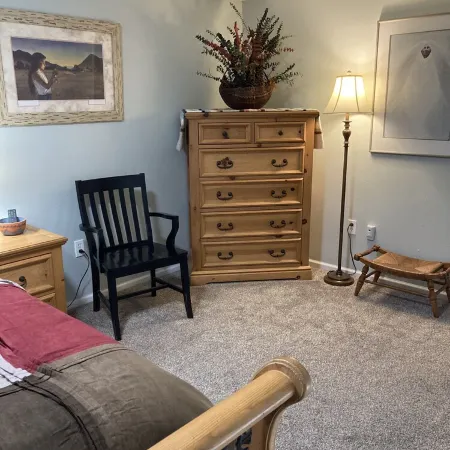 Country Living Private Apt w/Mini Petting Zoo