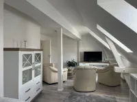 Schöne Dachgeschosswohnung im Gastroviertel an der Elbe