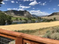 Studio apartment on the banks of Yellowstone River