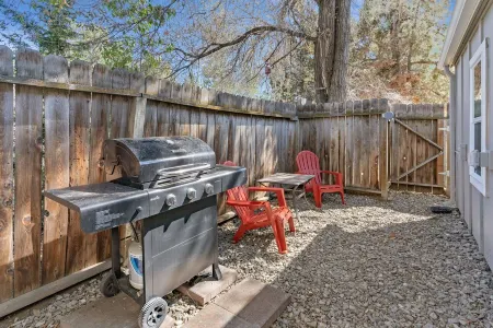 Cute, Quiet & Private Bungalow - Newly Remodeled