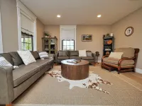 Peaceful pet & family friendly MotherLode Cabin - steps to historic Sutter Creek Hotels in Sutter Creek