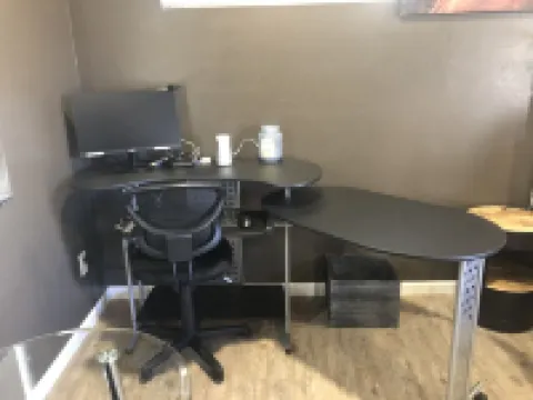 Modern Studio excellent location.
