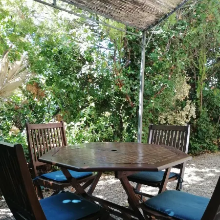 40 m² duplex apartment with air conditioning in villa with garden and parking space