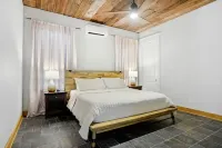 Gorgeous newer 3/2 home w/ Louisiana style & charm Hotels near South side motors