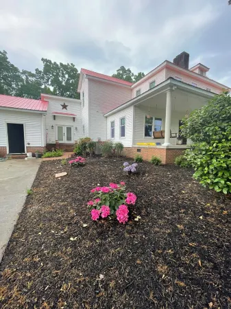 Enchanting Historical1906 Modern Farmhouse: Perfect Blend of History and Comfort Отели рядом с достопримечательностью «Just Aircraft»