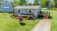 Lake Norman getaway steps away from Marina!