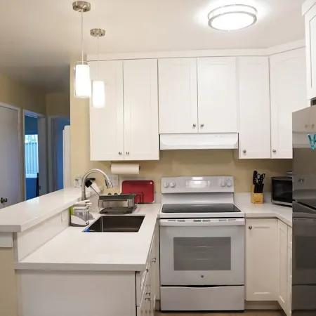 Newly renovated 2B/1b in Downtown