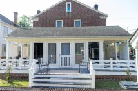 The Vine--4 Bedrooms Hotels in Franklin