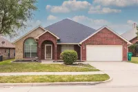 Spacious Home. Pool. Hot Tub. Grill. Pool Table. 4 Bed. 2 Bath. Hotels near Victory Tabernacle Holiness
