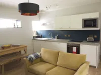 Cottage retreat in wooded secluded private grounds